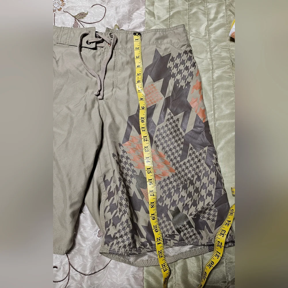 Old Navy Men’s Large Swim Trunks Tan with Brown & Orange Geometric Pattern, NWOT